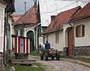 Cea mai mare expozitie de icoane pe sticla din Transilvania