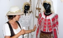 15 August – Ziua Costumului si a Portului Popular in toata tara