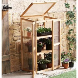 Mini-sera verticala de langa casa de locuit