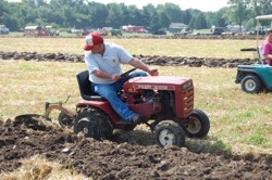 Numeroasele utilizari ale tractorului de gradina