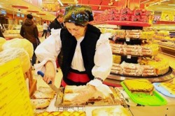 Targ-de-produse-traditionale-si-ecologice-la-real-Cluj-Napoca-300x199