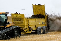 Masina de imprastiat gunoi la distanta