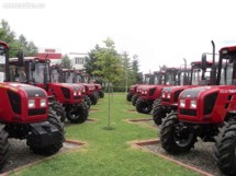 Ajutor in tractoare pentru fermierii din Moldova