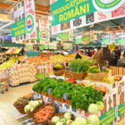 Stand cu produse romanesti la real