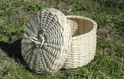 Cosuri impletite realizate de asociatia “Dumbravita pentru oameni”