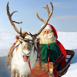 Mos Craciun cu plete dalbe