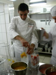 Omagiu-taranului-roman-David-Contant-la-Carol-Parc-Hotel-1-225x300 resize