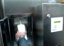 32 de dozatoare de lapte, sub sechestru