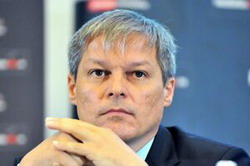 Dacian Ciolos sare in apararea agricultorilor care nu primesc subventii europene