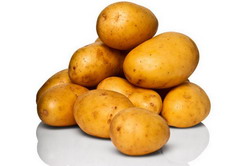 Pileofrawunskinnedpotatoes
