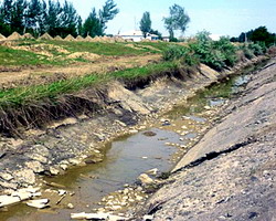 Canal irigatii deteriorat