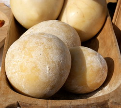 Branza de burduf in membrana naturala