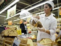 Marii retaileri vor scadea pretul la paine