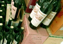 Peste 25.000 de litri de vin de diferite sortimente contrafacut in Galati