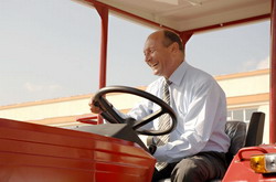 basescu tractor resize