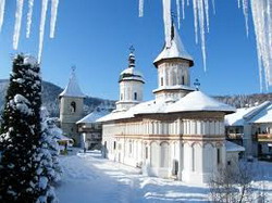 manastire-iarna resize