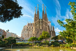 spania-barcelona-sagrada-familia-gaudi jf7s resize