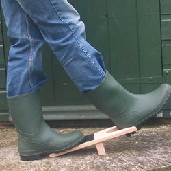 wooden-boot-jack-1666-p resize