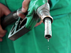 Guvernul a aprobat OUG privind restituirea catre transportatori a 4 eurocenti din acciza suplimentara la carburanti