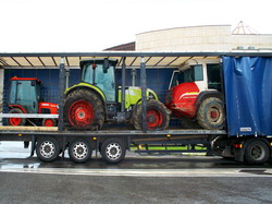 Tractoare si utilaje de 70.000 de euro, furate din UE, descoperite de politistii de frontiera