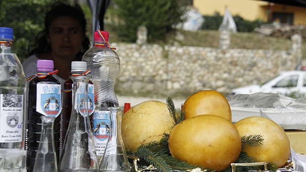 Branza si tuica la Rasinari