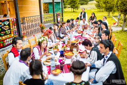 Nunta traditionala romaneasca pentru doi tineri din Coreea de Sud, stabiliti in New York