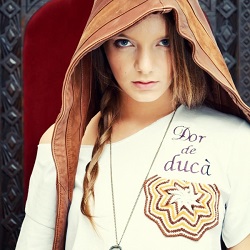 Femeile din Mandra tes creatii la mare moda