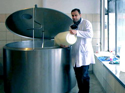 Prim cumparatorii care achizitioneaza lapte trebuie sa depuna declaratia lunara pana la data de 15 mai