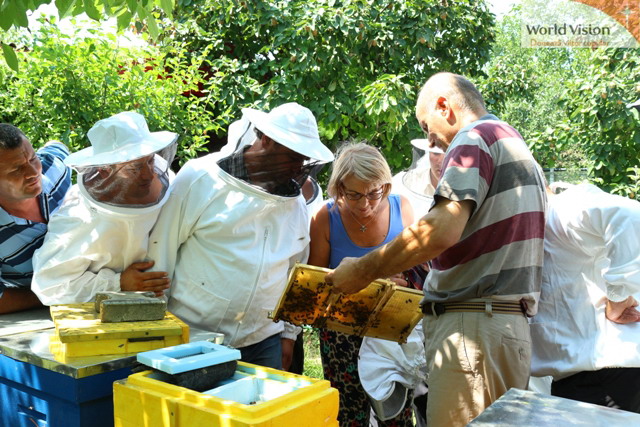 World-Vision doneaza sute de stupi