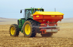 Fertilizat - masini si utilaje de imprastiat ingrasamante Bredal