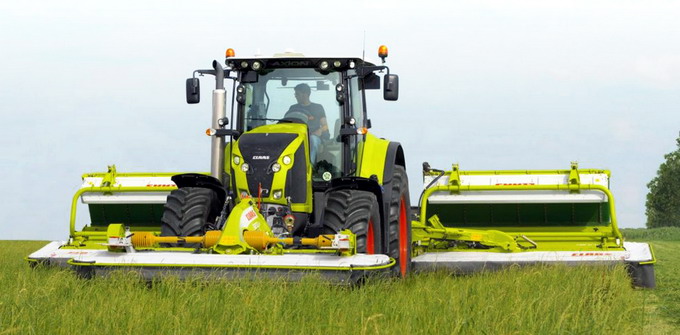 Tractorul CLAAS AXION 870