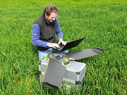 Demonstratii in camp pentru folosirea dronelor in agricultura
