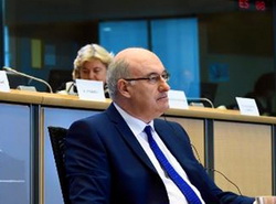 Comisarul Hogan este de acord cu prelungirea termenului limita pentru platile directe