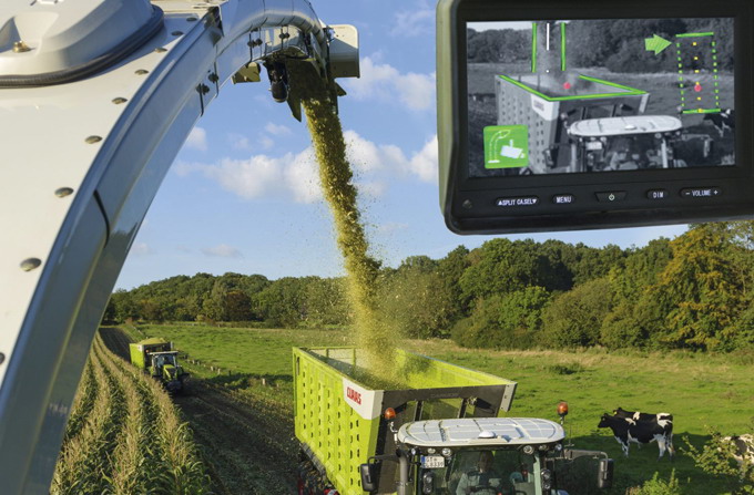 CLAAS - Combina pentru recoltarea furajelor JAGUAR 900