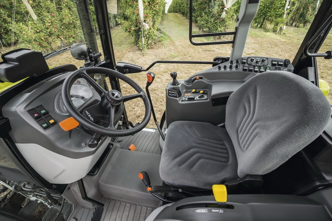 tractor NEXOS - interior cabina