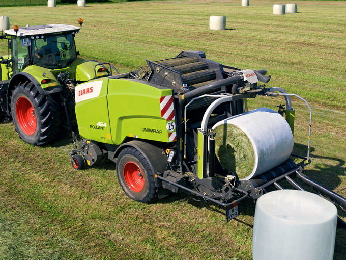 Presa de baloti ROLLANT 400 UNIWRAP de la CLAAS