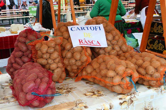 Cultivatorii de cartofi din Rasca - la piata