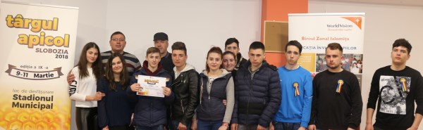 Copiii de la cercurile de apicultura au vizitat Targul Apicol de la Slobozia 2018