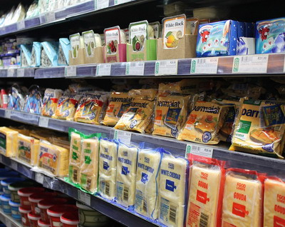 Frauda alimentara cu produse din grasimi hidrogenate vandute drept produse lactate. Amenzile se ridica la 1.274.800 lei