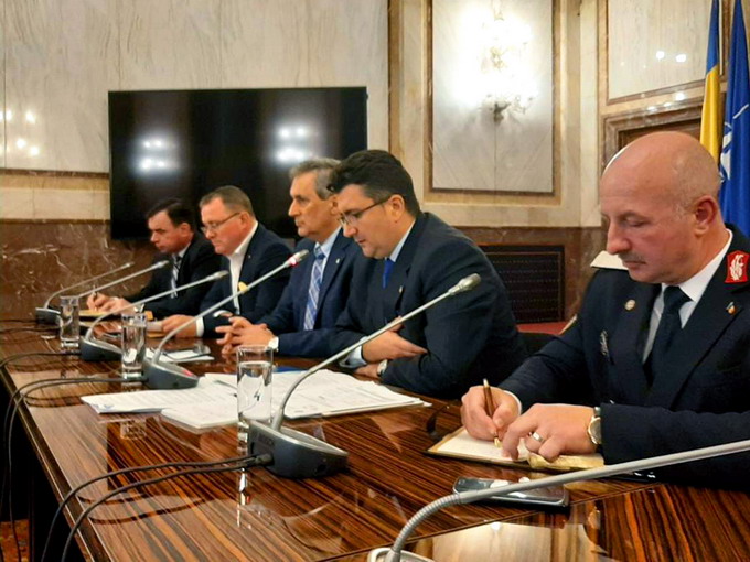 Diagnosticarea gripei aviare intr-o ferma de tip comercial din judetul Maramures - Foto MAI