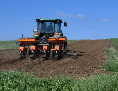 Agricultura - Comisia Europeana si Banca Europeana de Investitii aproba o finantare de 700 de milioane de euro in cadrul Planului de investitii pentru Europa pe fondul pandemiei de coronavirus