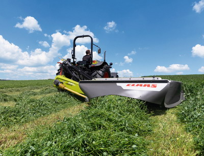 Noile cositori CLAAS purtate in spate cu cuplare laterala fata de centrul de greutate