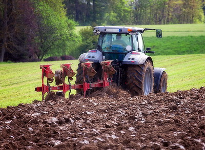 Cand se ara pamantul?