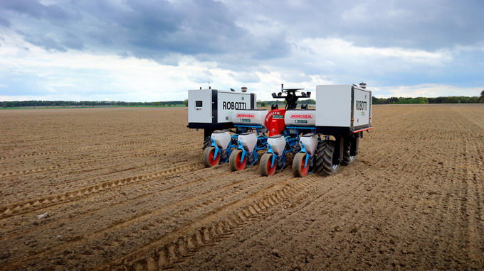 ROBOTTI unul dintre cei mai avansati roboti agricoli din lume