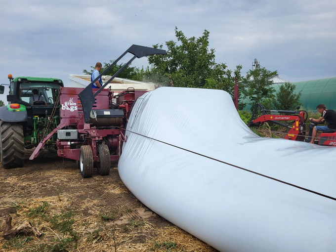 Utilaje pentru silobag - Manitoba