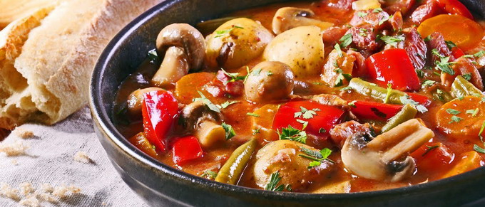 mancaruri romanesti - tocana carne legume