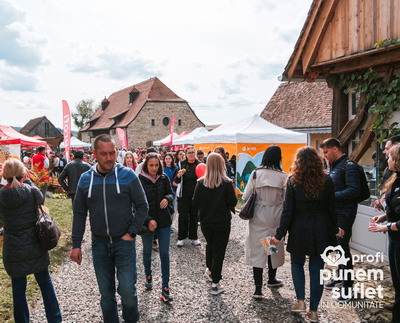 Aproape 1.000 de participanti la Targul producatorilor locali si mestesugurilor de la Apos