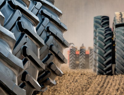5 criterii dupa care sa alegi anvelopele pentru utilaje agricole