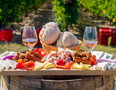 Profi: reînviem tradiția