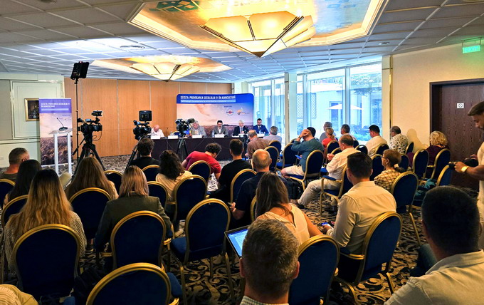 Conferinta de presa - poza sala